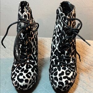 Leopard Print Lace-Up Ankle Boots.  Size:  6